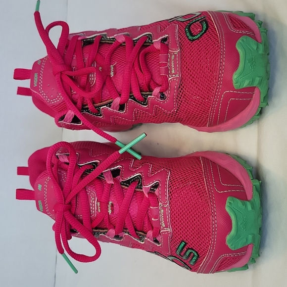 Adidas vigor TR 3 trail running sneaker shoe in pink and mint green. Size 5 - Picture 4 of 16